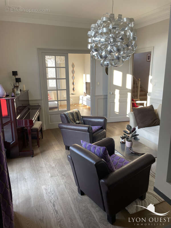 Maison à TASSIN-LA-DEMI-LUNE