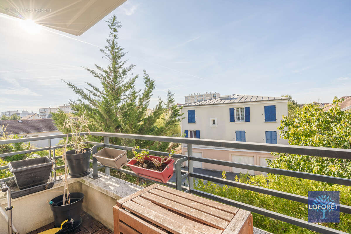 Appartement à LES PAVILLONS-SOUS-BOIS