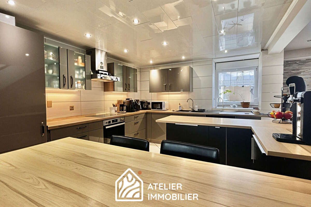 À VENDRE - MAISON - 8 pièces - 153m2 - photo 3