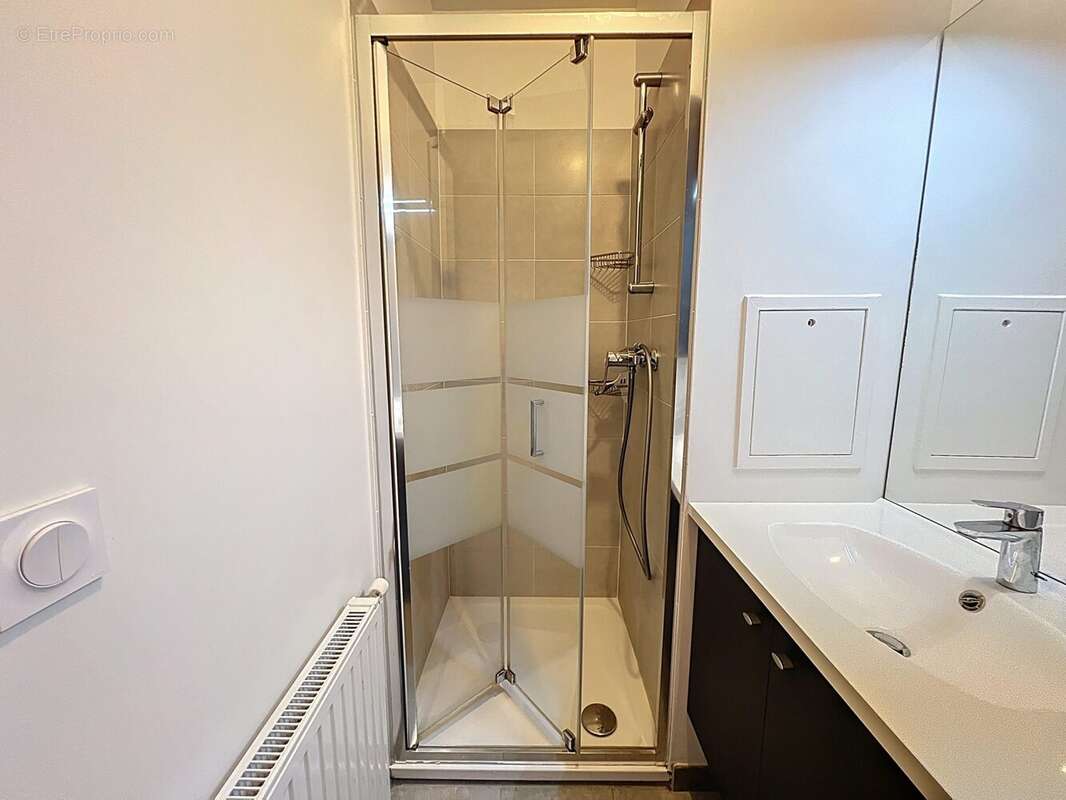 Salle d'eau - suite parentale  - Appartement à CHENNEVIERES-SUR-MARNE