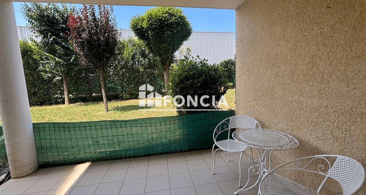 Appartement T2 avec terrasse et parking - photo 3