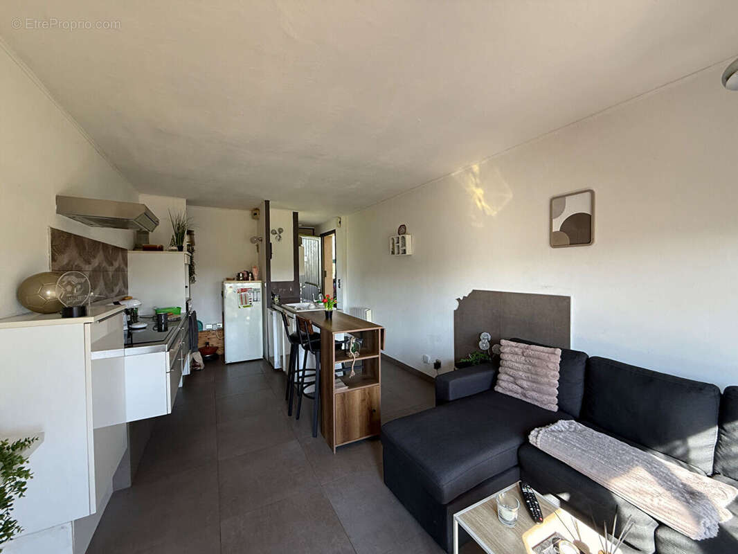 Appartement à CASTELNAUD-DE-GRATECAMBE
