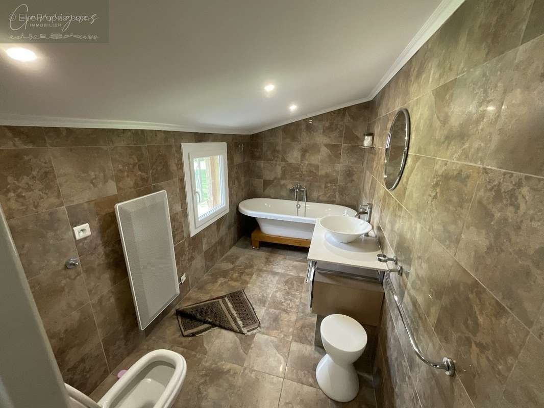 Maison à LE THOLONET