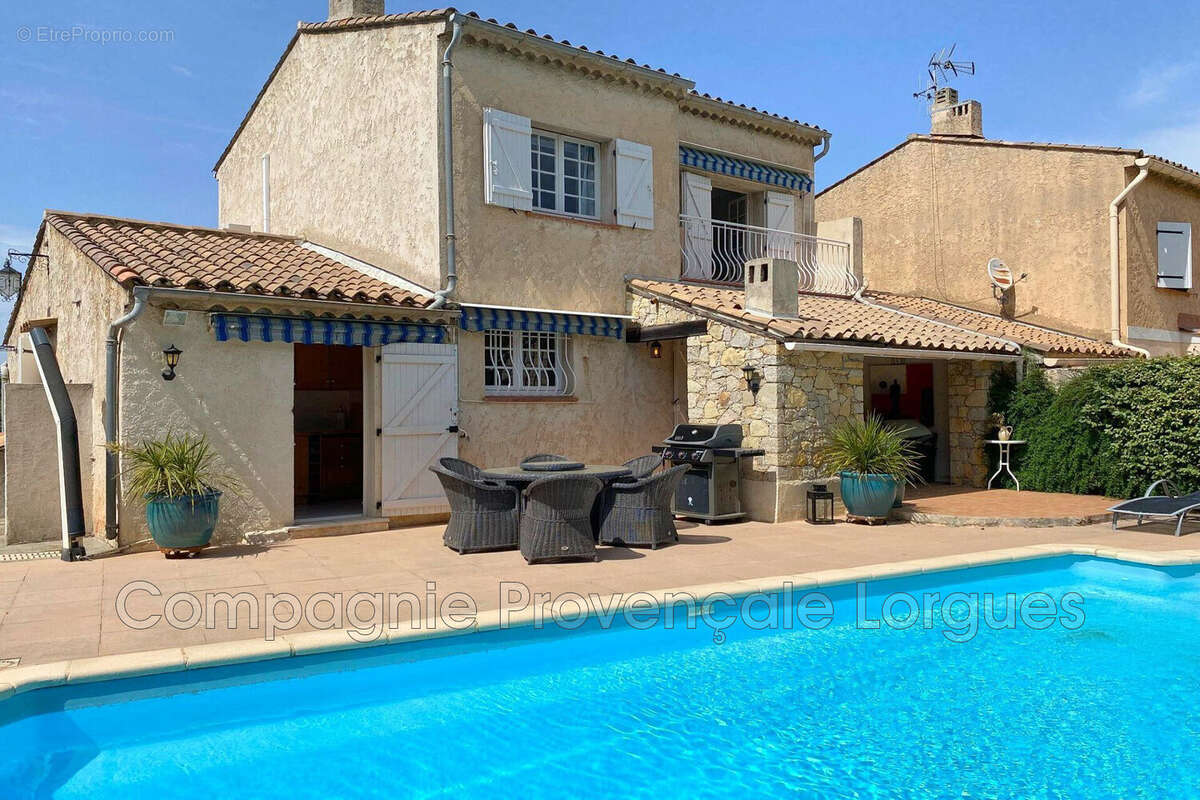 Maison à ROQUEBRUNE-SUR-ARGENS