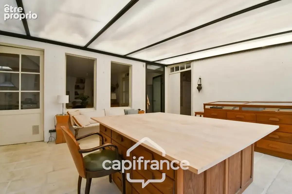 En CHARENTE MARITIME, A SAINT JEAN D'ANGELY (17), Maison de caractère à vendre 12 pièces  avec jardin, proche commerces - photo 14
