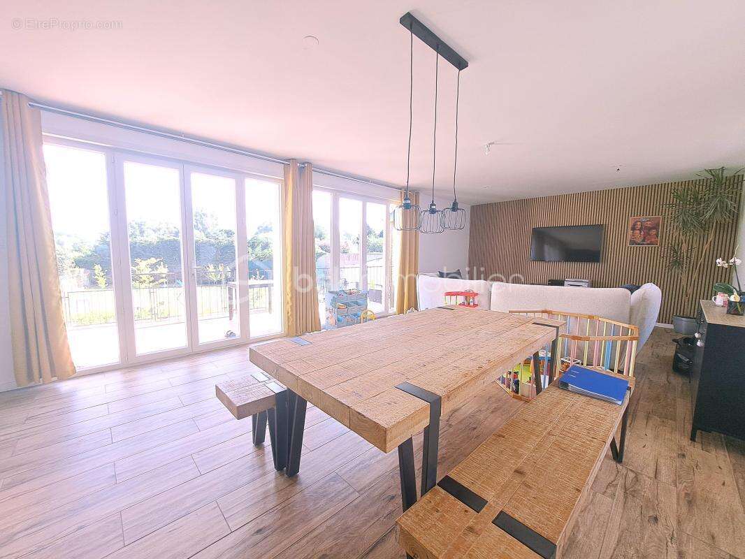 Maison renovee en briques avec entree sous porche et rentabilitee assuree - photo 4