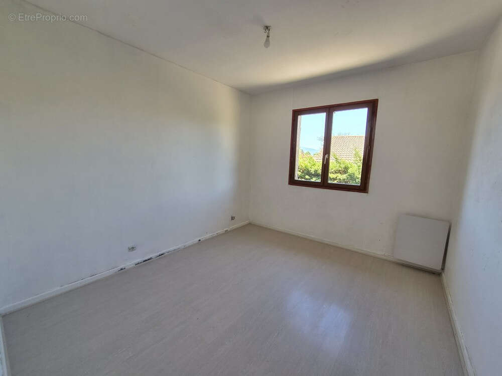 Maison 4 pièces de 91 m2 avec sous-sol complet   Le Péage-de-Roussillon   Proche gare - photo 7