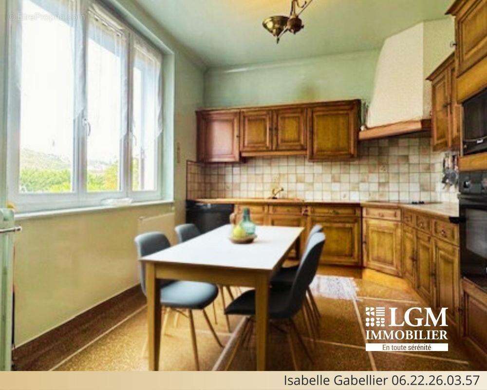 Maison à VIC-LE-COMTE