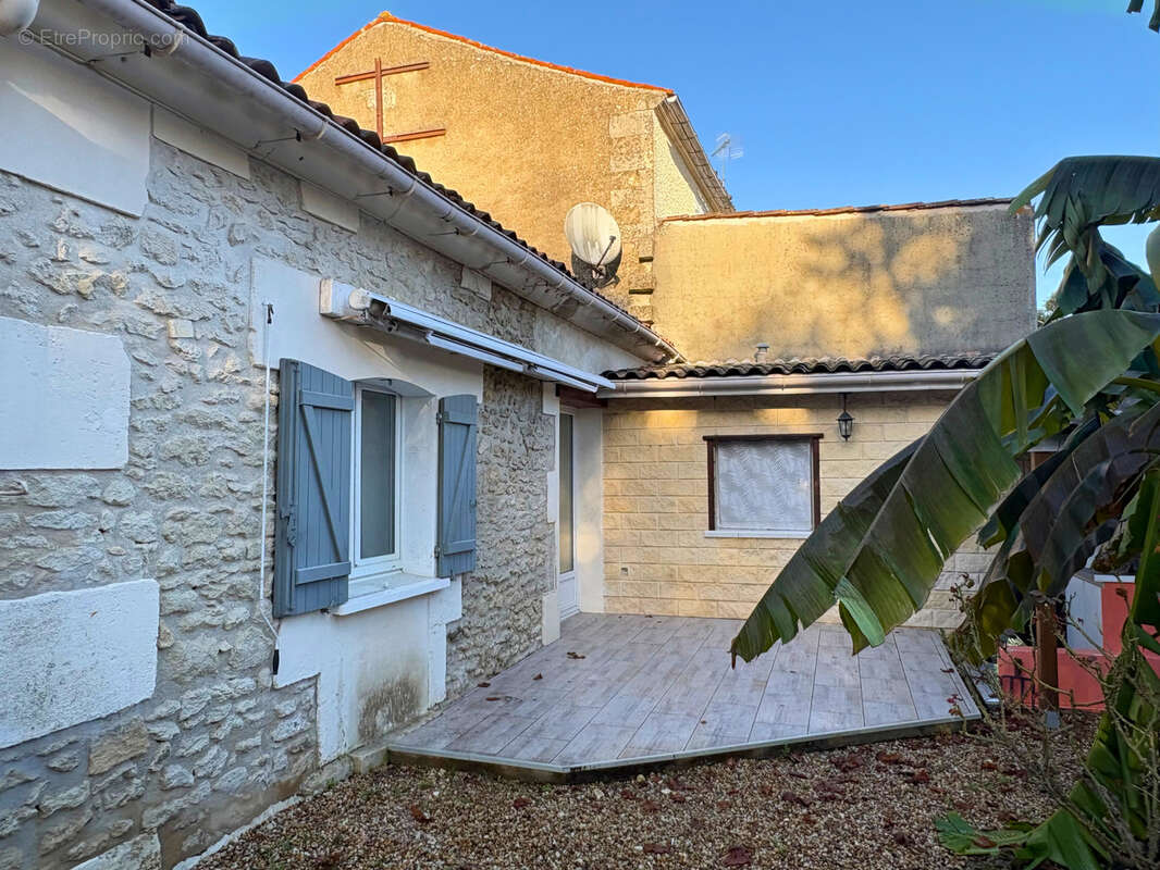 Maison à JAVREZAC