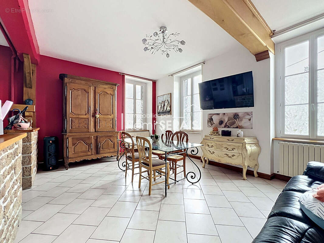 A VENDRE - Maison de caractère avec dépendances - 6 min Bagnoles de l'Orne - photo 2
