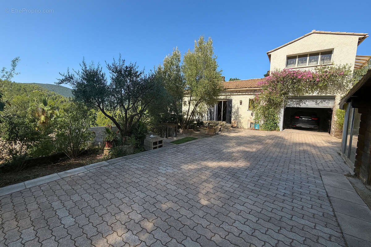 Maison à SOLLIES-PONT