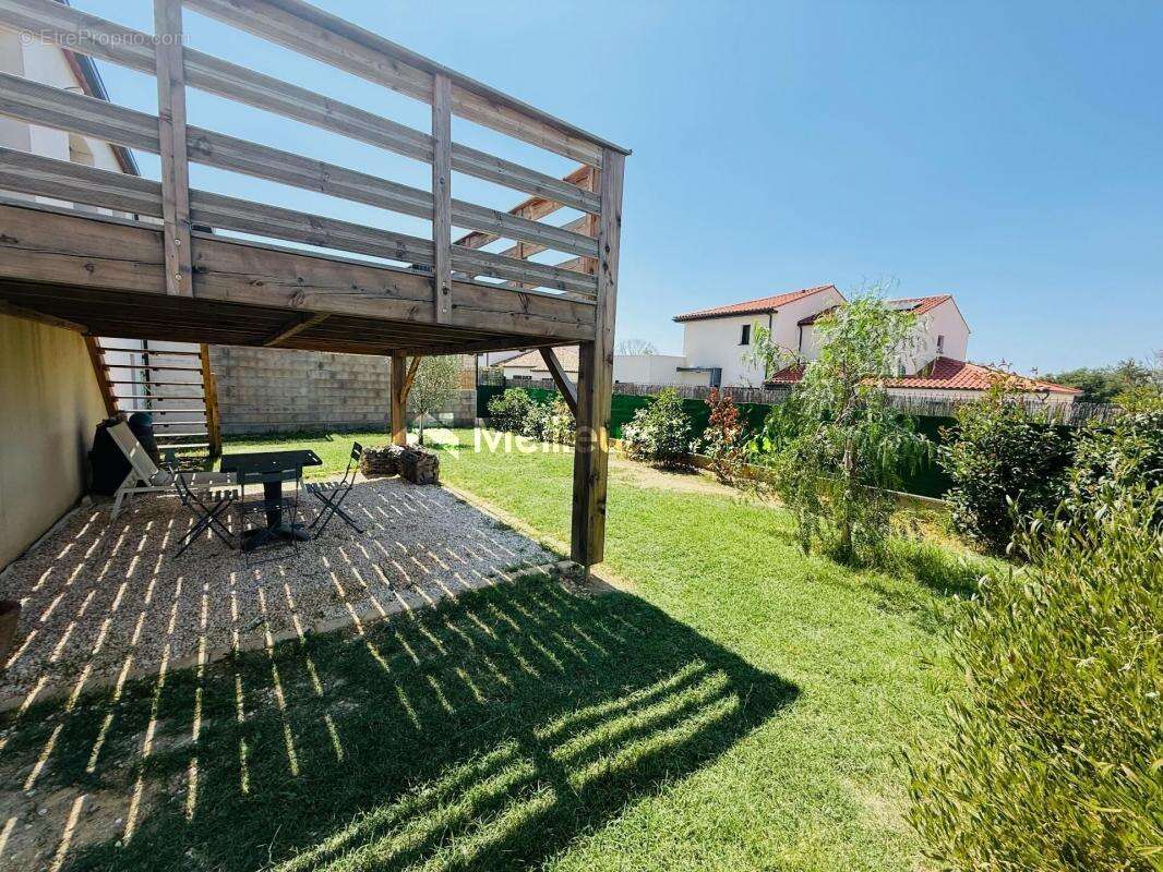 Maison à PEYRESTORTES