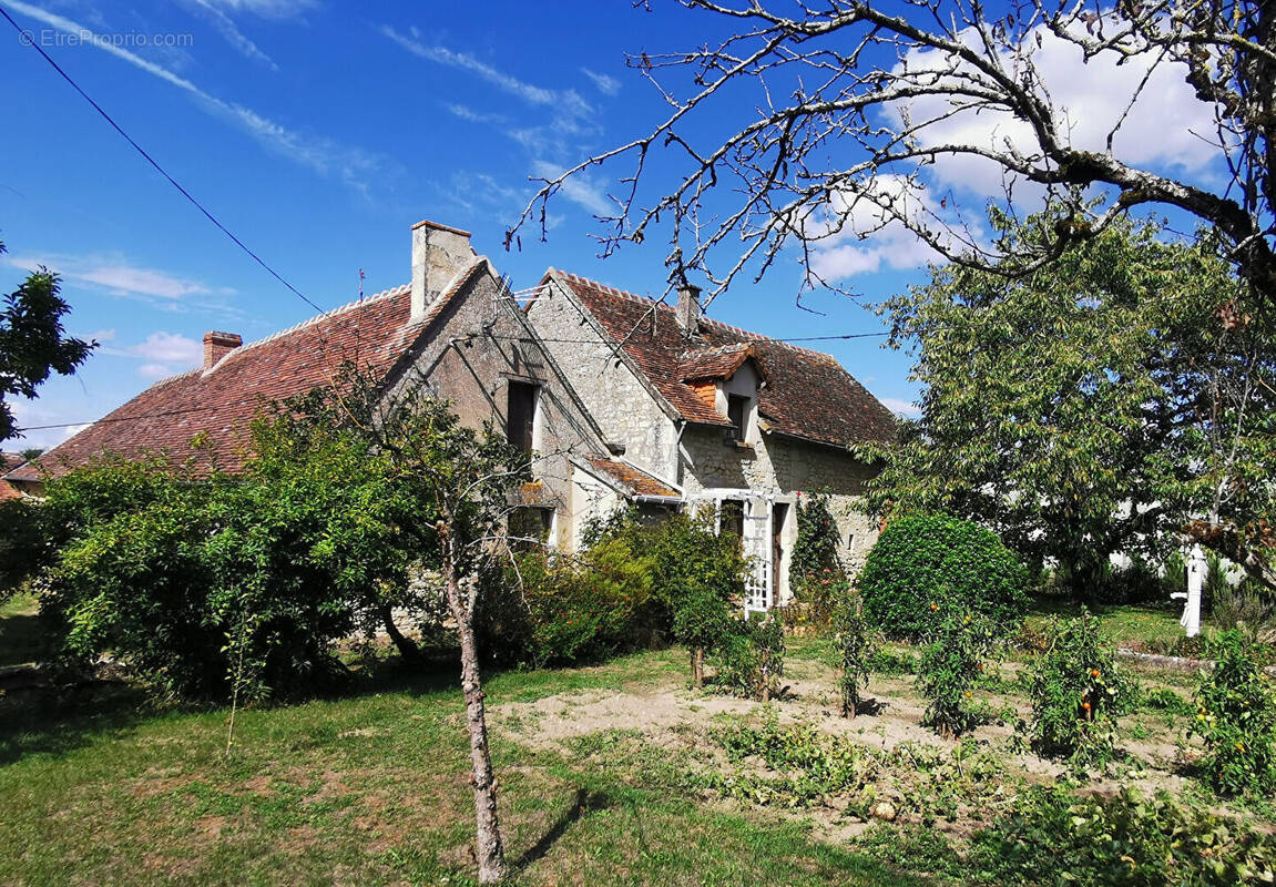 Maison à YZEURES-SUR-CREUSE