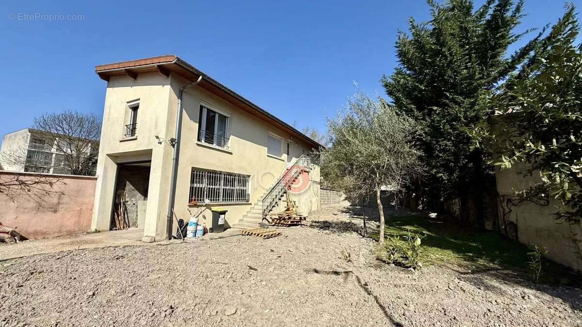 Appartement à LES PAVILLONS-SOUS-BOIS