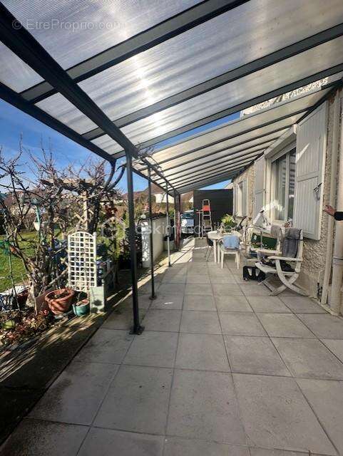 Charmante maison de ville au cœur de Laon : tranquillité et confort assurés ! - photo 5