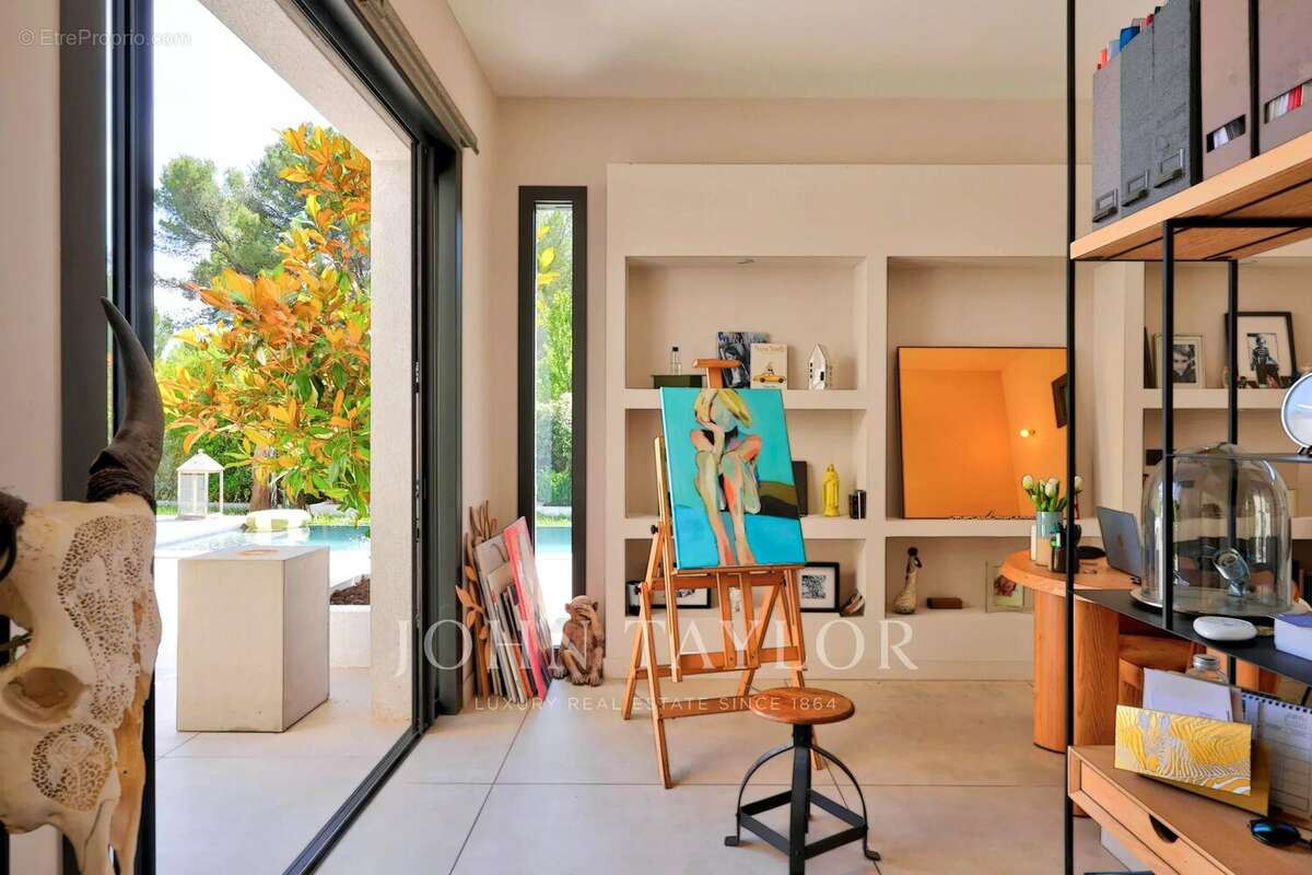 Maison à VENTABREN