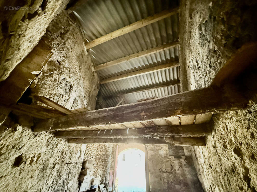 Autre à SAINT-THIBERY