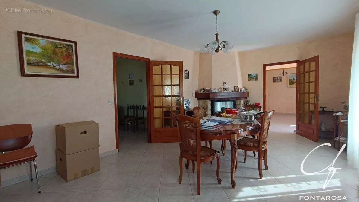 Maison à LE MUY