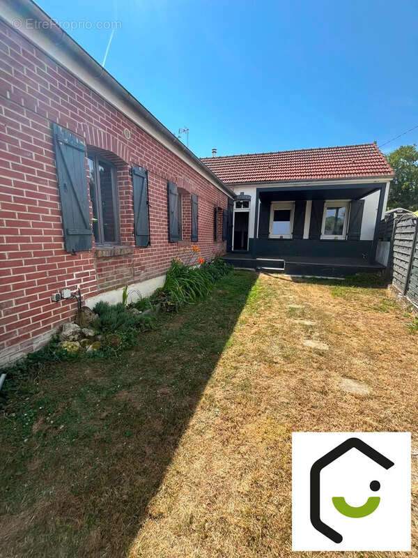 Maison 74 m² à Suzanne  - photo 1