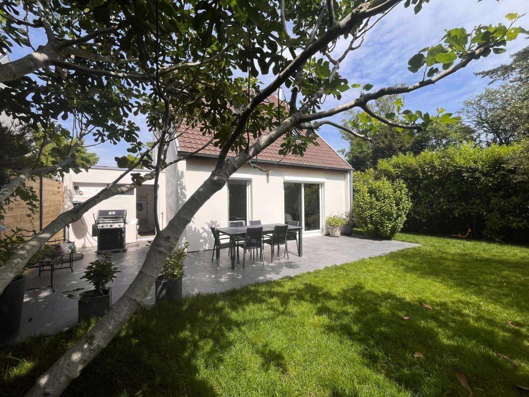 Maison à SAINT-NOM-LA-BRETECHE