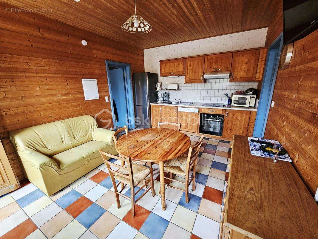 Maison à BESSE-ET-SAINT-ANASTAISE