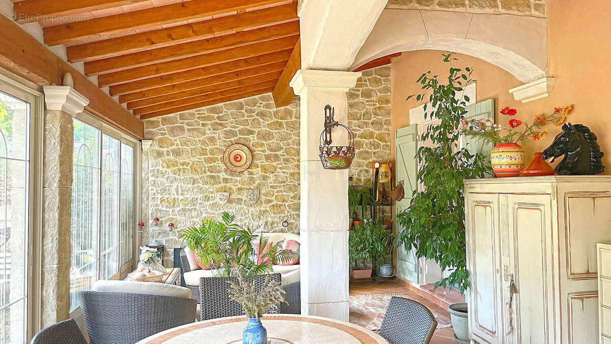 Maison 315 m² à Salernes  - photo 2