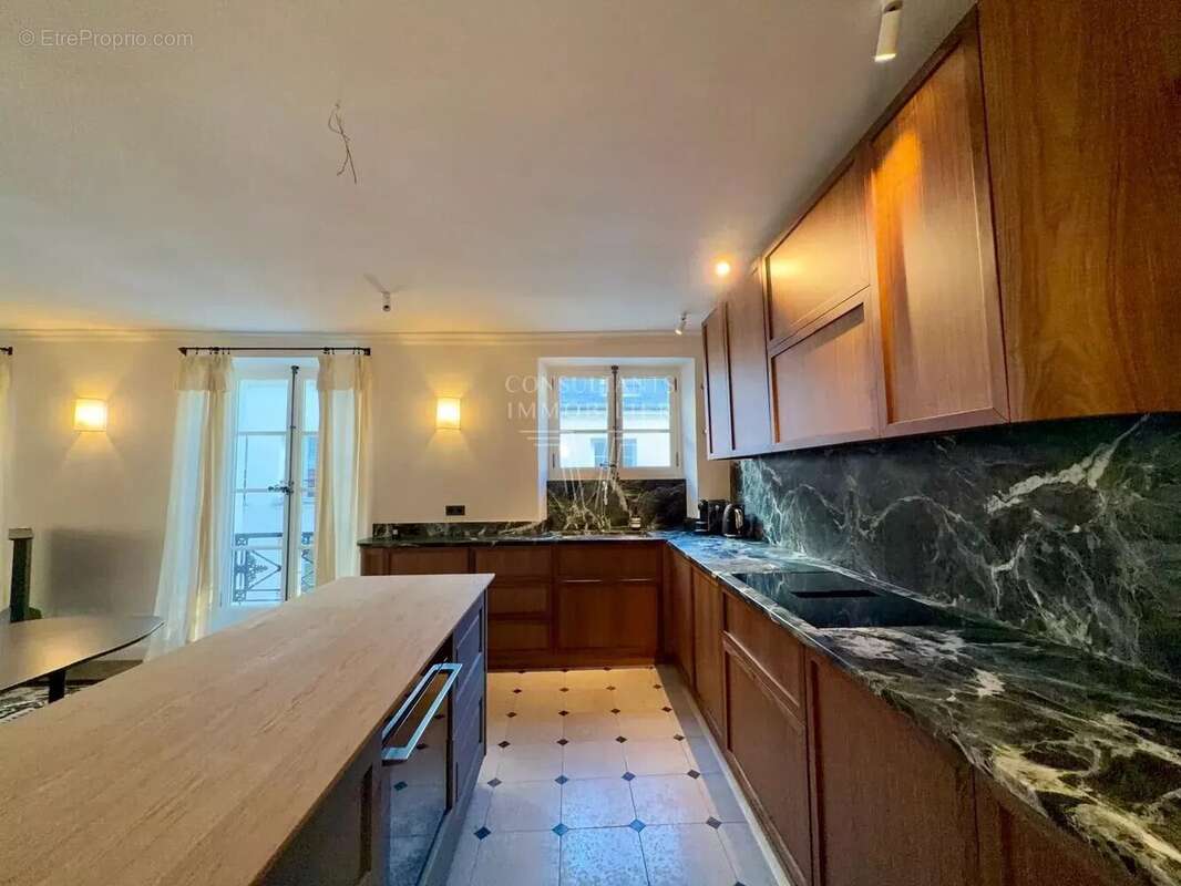 Appartement à PARIS-7E
