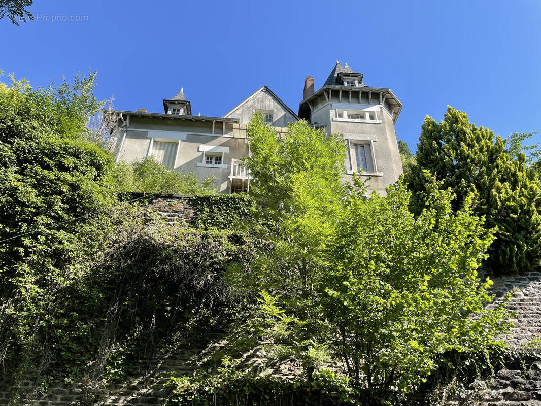 Maison à UZERCHE