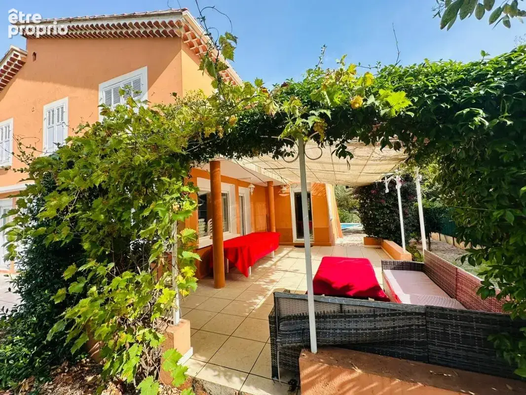 Villa T6 de 160 m2 sur 850 m² terrain avec piscine et garage - Plain pied - photo 1