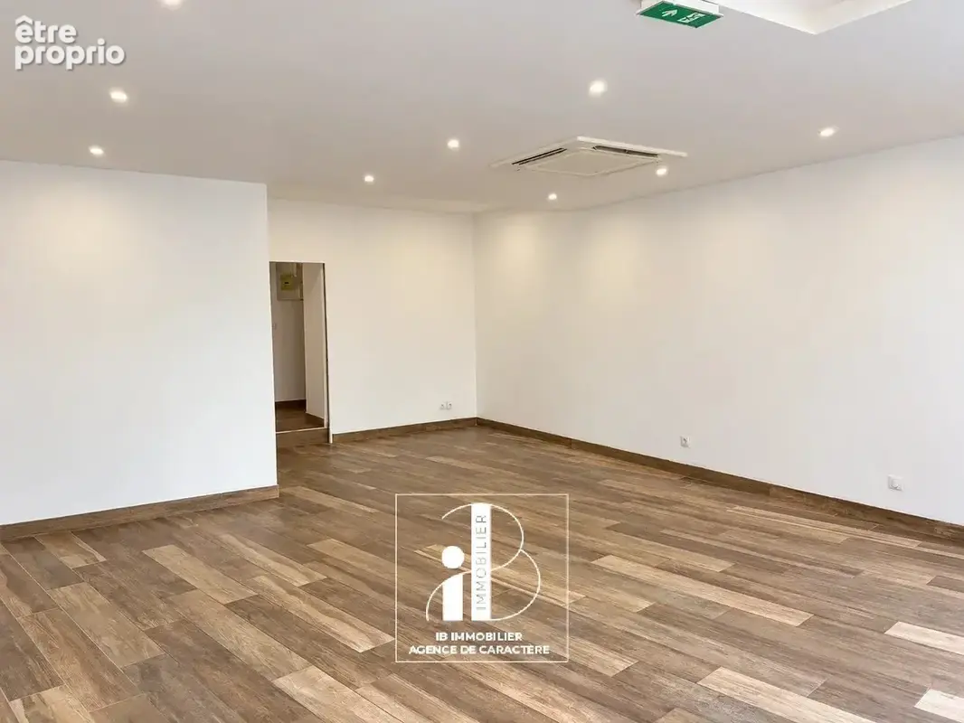 Fontainebleau centre ville boutique de 58 m² - photo 2
