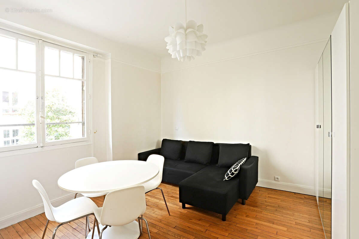 Appartement à PARIS-14E