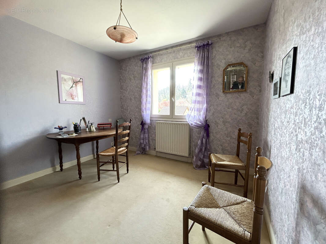 Maison à SAINT-PANTALEON-DE-LARCHE