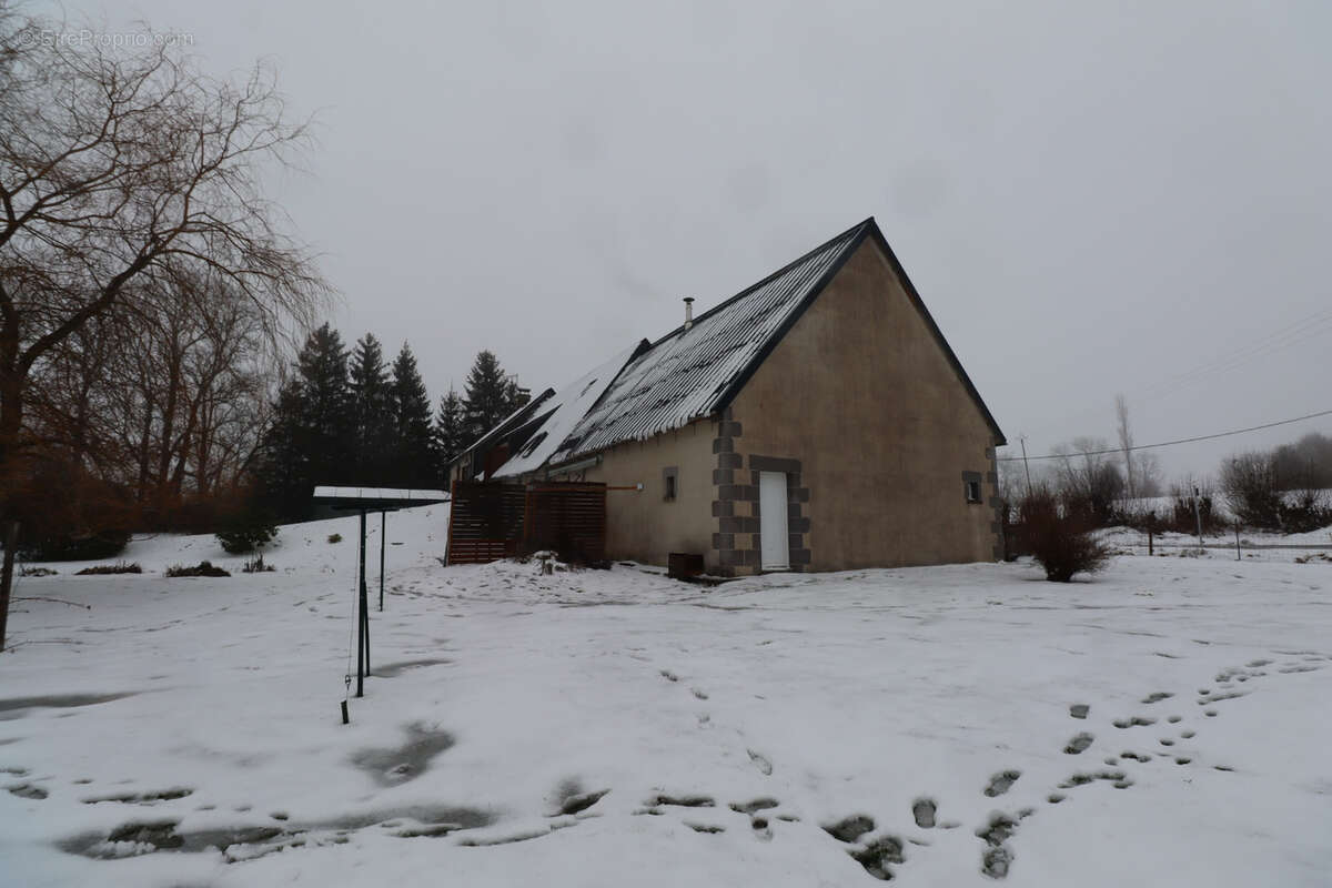 Maison à SAINT-SAUVES-D'AUVERGNE