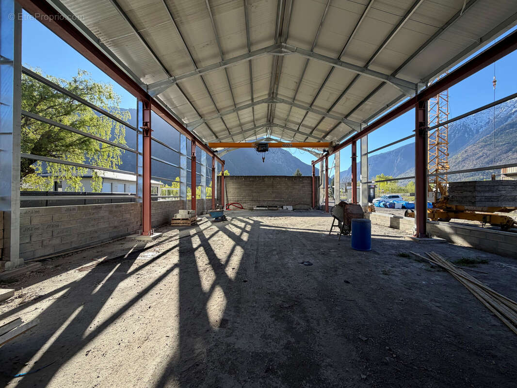 Commerce à SAINT-ETIENNE-DE-CUINES