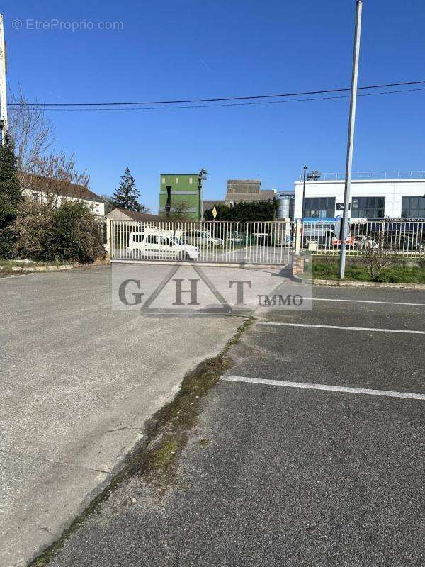 Terrain à LAGNY-LE-SEC