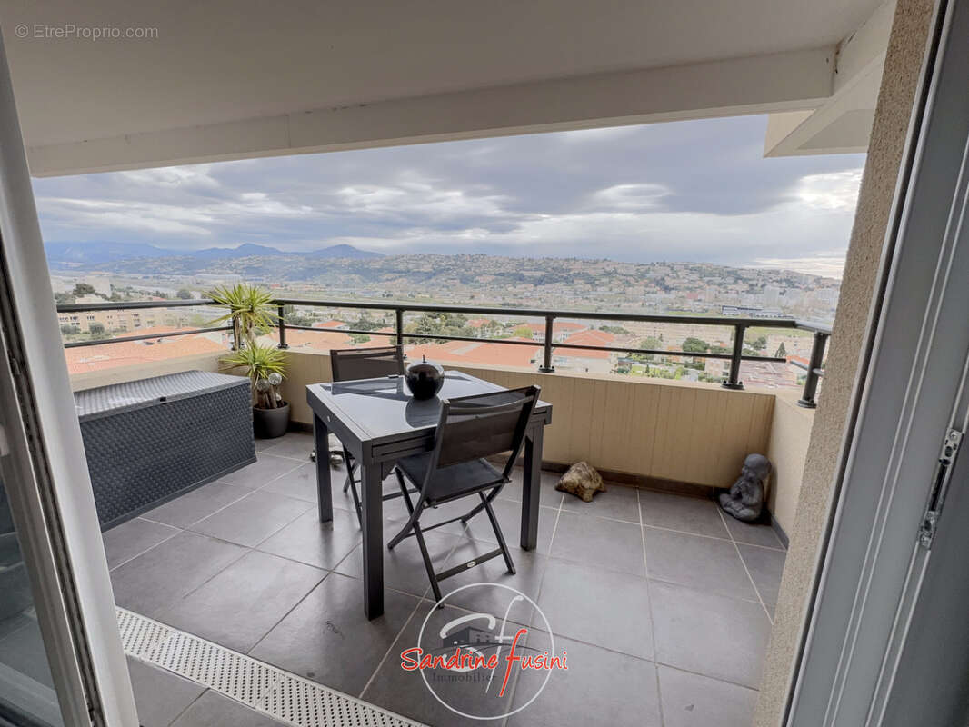 Appartement à SAINT-LAURENT-DU-VAR