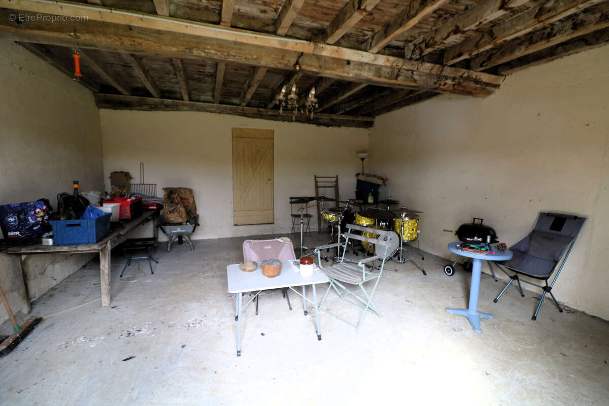 Maison à MONLEON-MAGNOAC