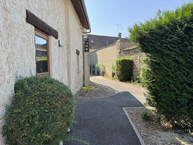 Autre à SAINT-LEU-D'ESSERENT
