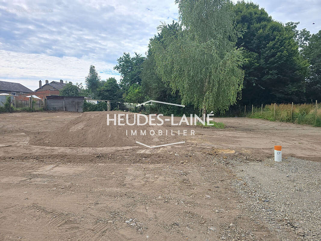 Terrain à LE VAL-SAINT-PERE