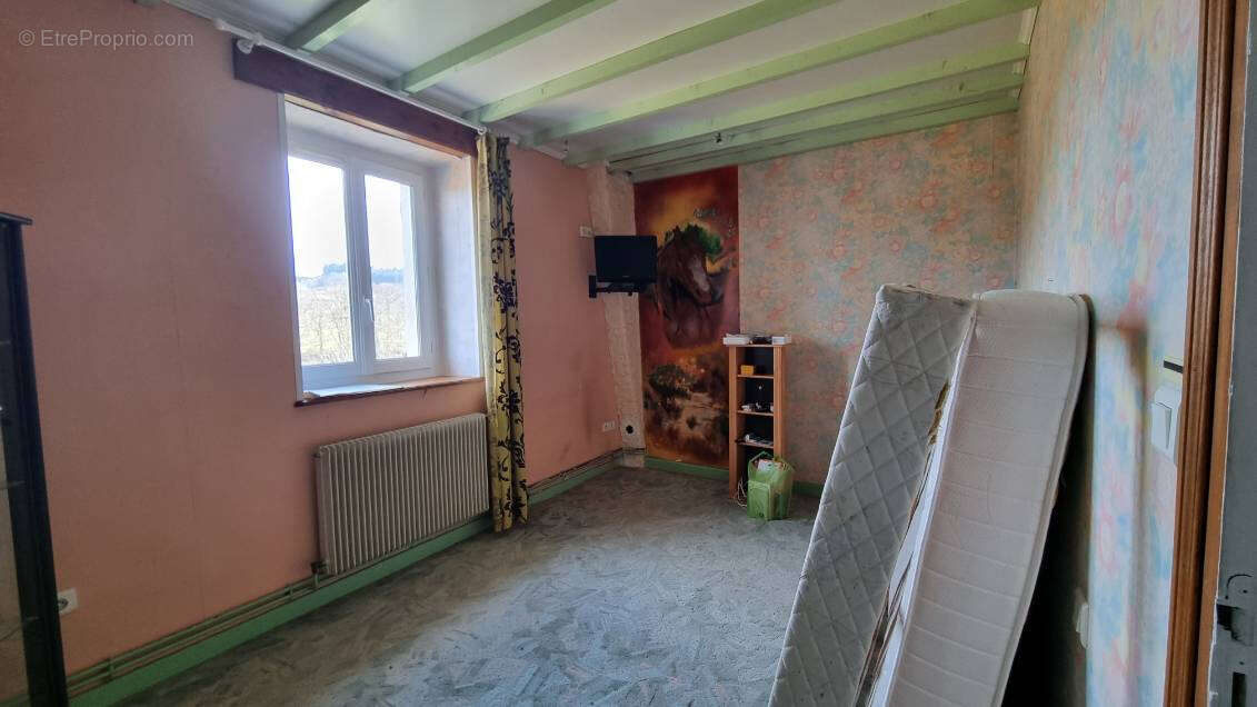 Maison à SAINT-BONNET-DES-QUARTS