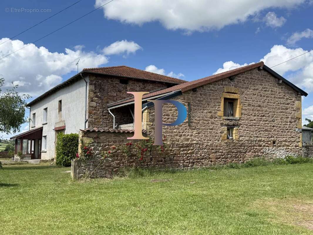Maison à SAINT-IGNY-DE-ROCHE