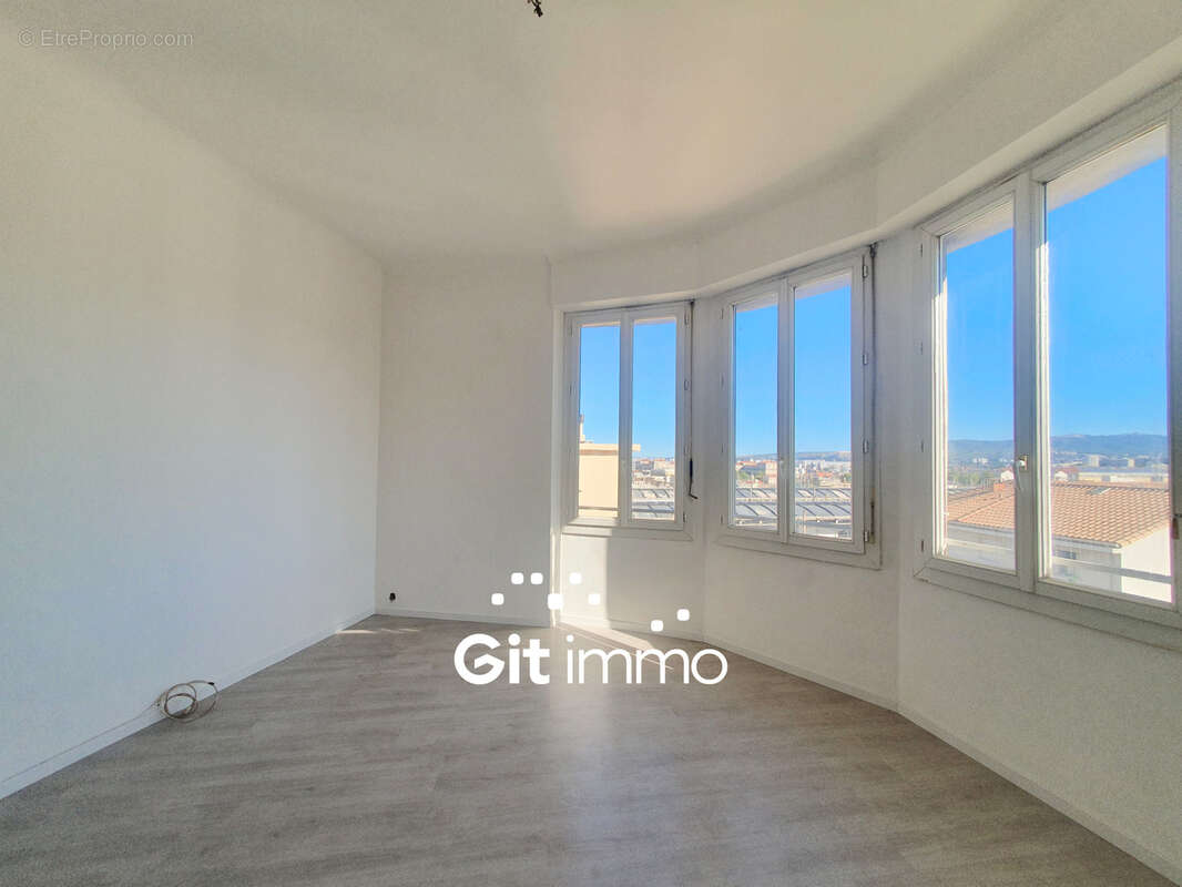 Appartement à MARSEILLE-1E