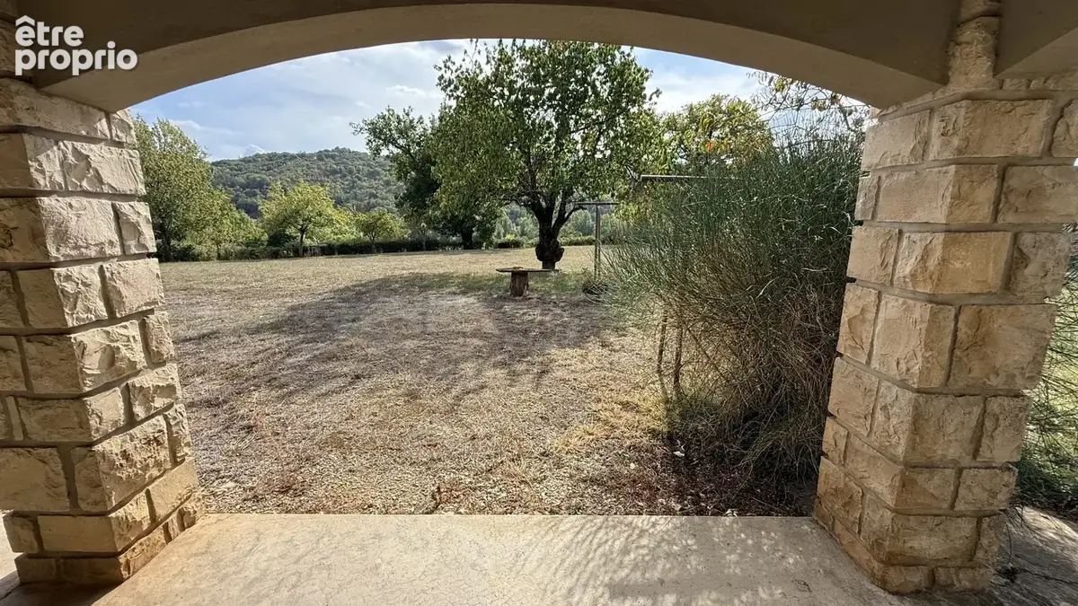 Maison cossue avec dépendance et grand terrain - photo 14