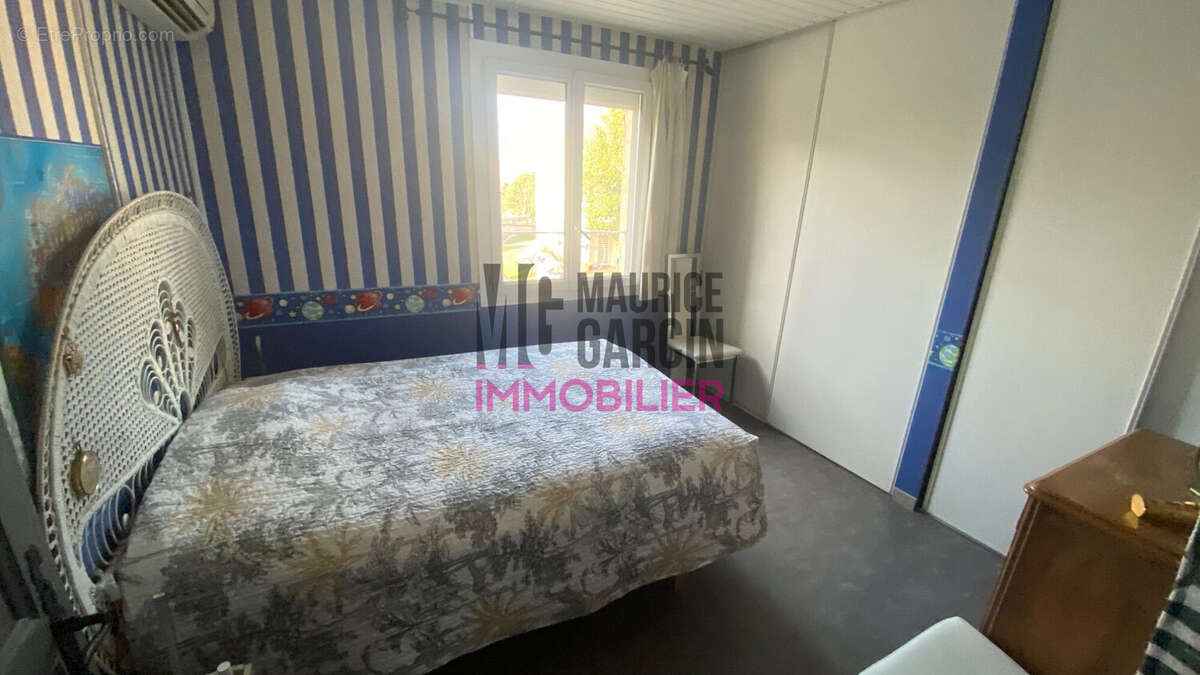 Maison à ENTRAIGUES-SUR-LA-SORGUE