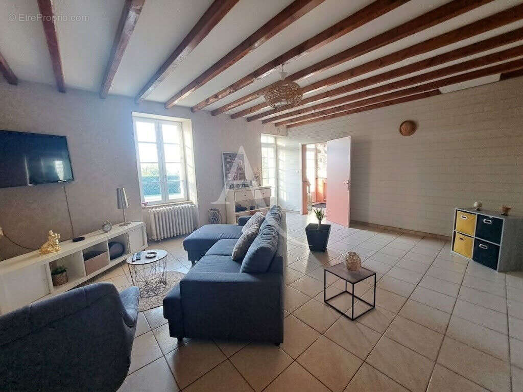 Maison à LES HERBIERS