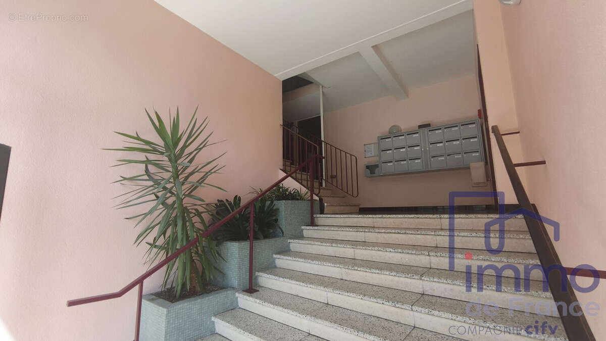 Appartement 57 m² à Saint-Etienne  - photo 9