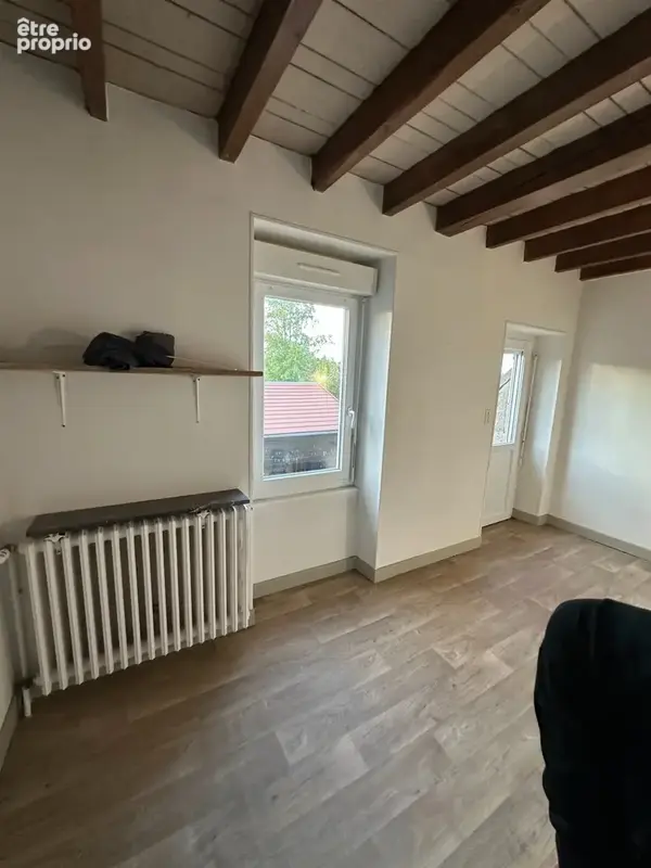 TRONGET (03)Maison au cœur du village – salon ,3 chambres, garage et jardin - photo 2