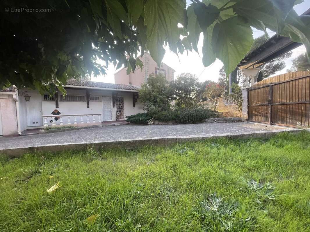 Maison à PELISSANNE