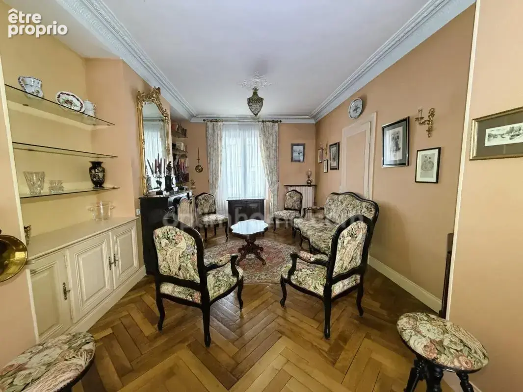 LISIEUX – Maison de caractère, 7 chambres, jardin et vue dégagée, proche centre ville - photo 6