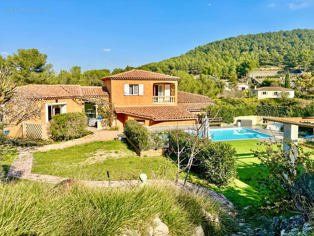 Maison à VENTABREN